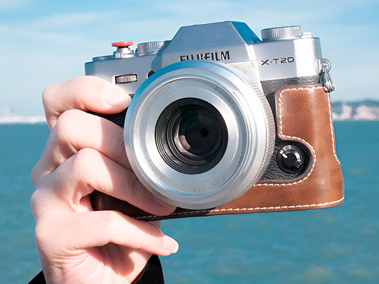 SG-image AF 25mm F1.8 Silver Limited Model Added