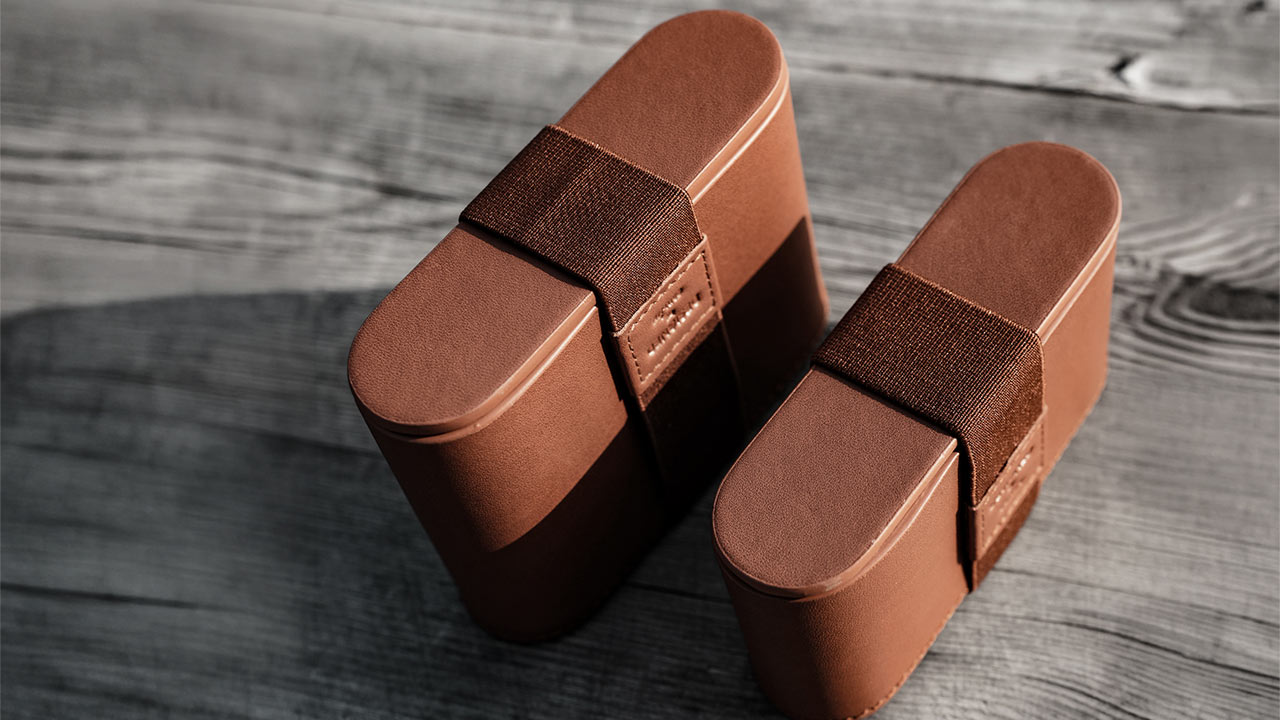 cam-in X-ray protective film case is now available in a new color, “Vintage Camel.”